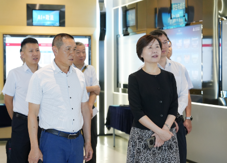 工商银行郑州分行党委书记史卫红一行到众诚科技调研